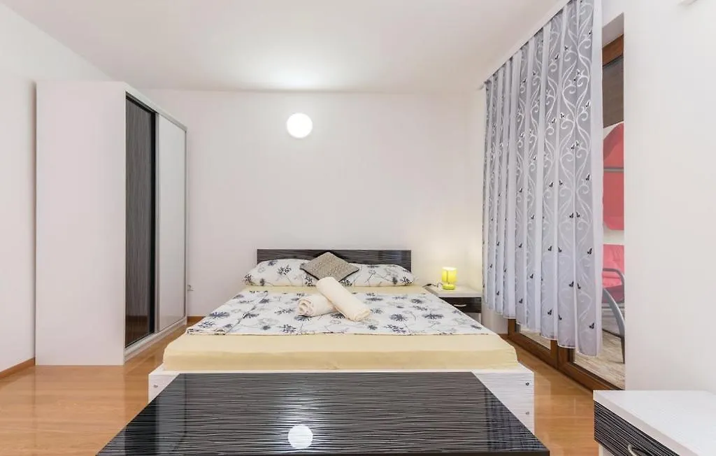 Villa Diana Pakostane 0*,